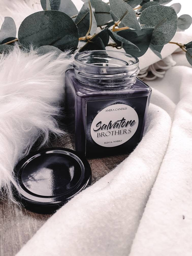 Salvatore brothers | vampire candle | Buchkerze | Bookcandle | Duftkerze | kerze zu Serie | Kerze Geschenk aus soyawachs | Kerze im Glas