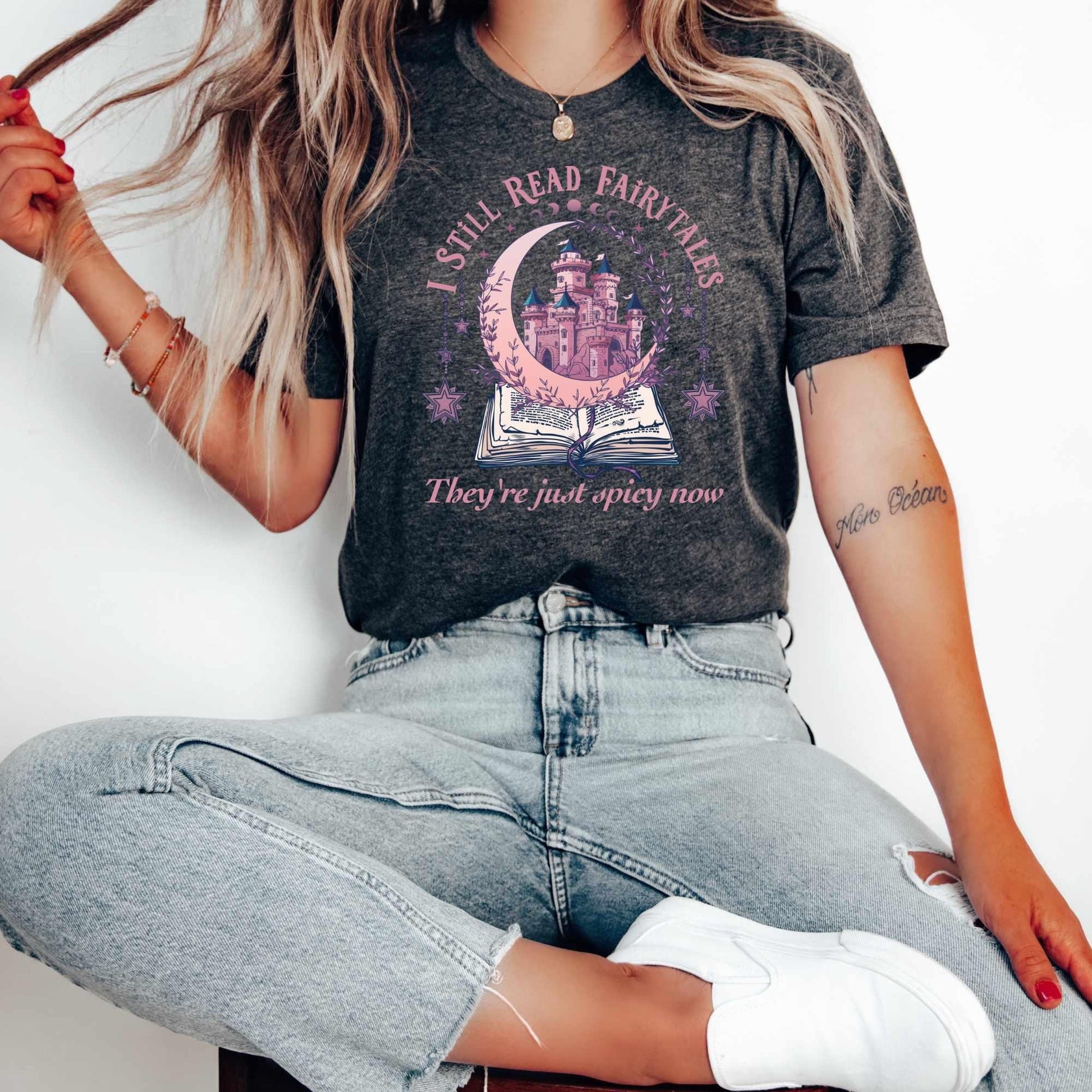 Fairytale vintage Retro Leseshirt, literary gift, Books Dragons, Booktok Reading Sweatshirt, dark academia, Bookfan Gift, love reading shirt