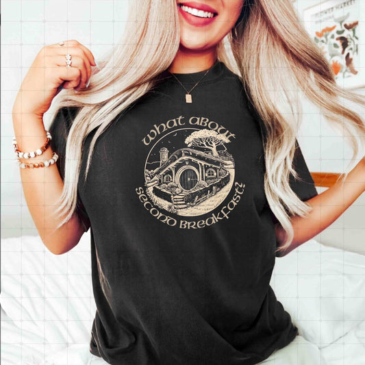 Second Breakfast Print Shirt, Middle Earth Gift, baggins t-shirt, LOTR Shirt, Buch Fandom Merch, wizzard, Booknerd Kleidung, movie Shirt