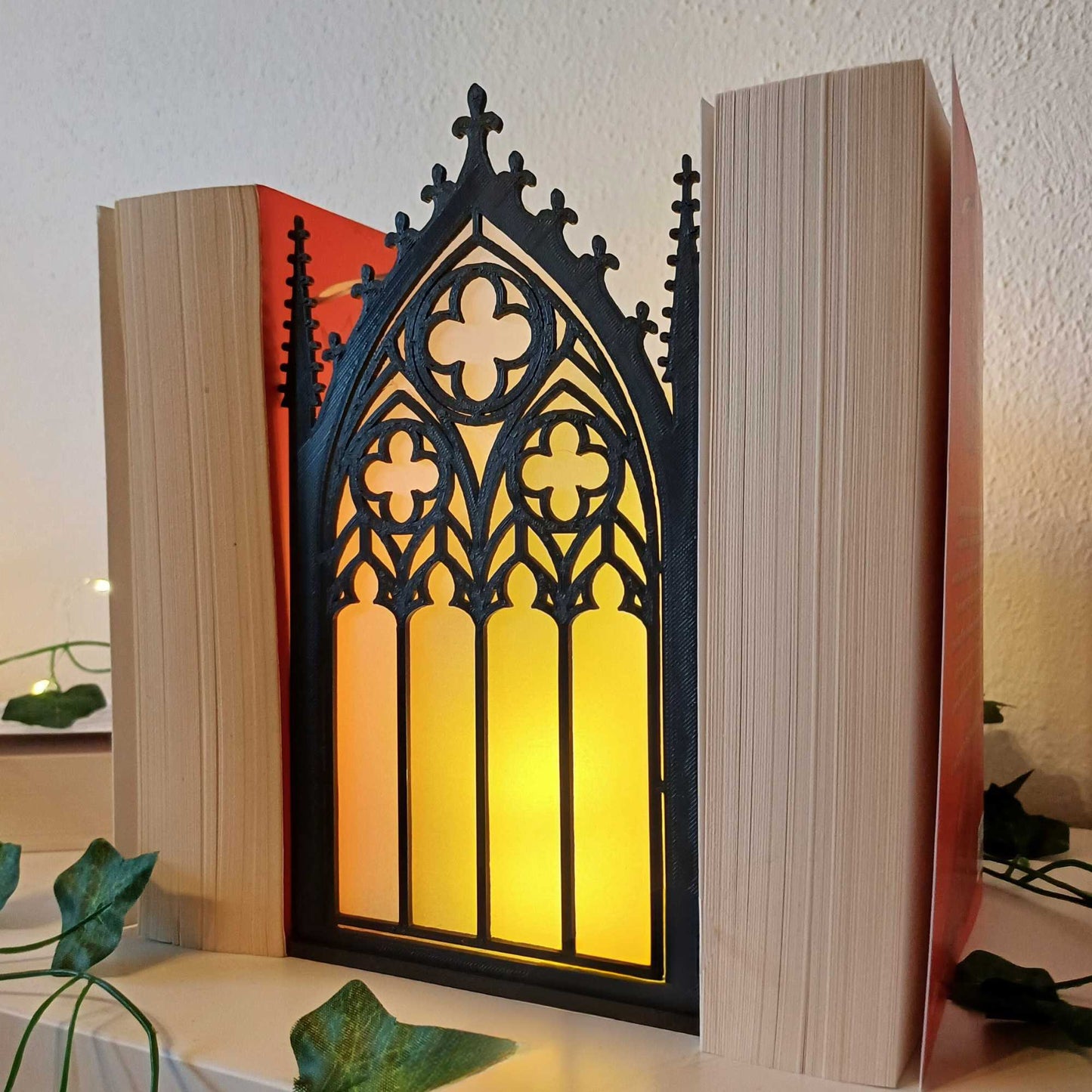 Gothic Booknook leuchtend
