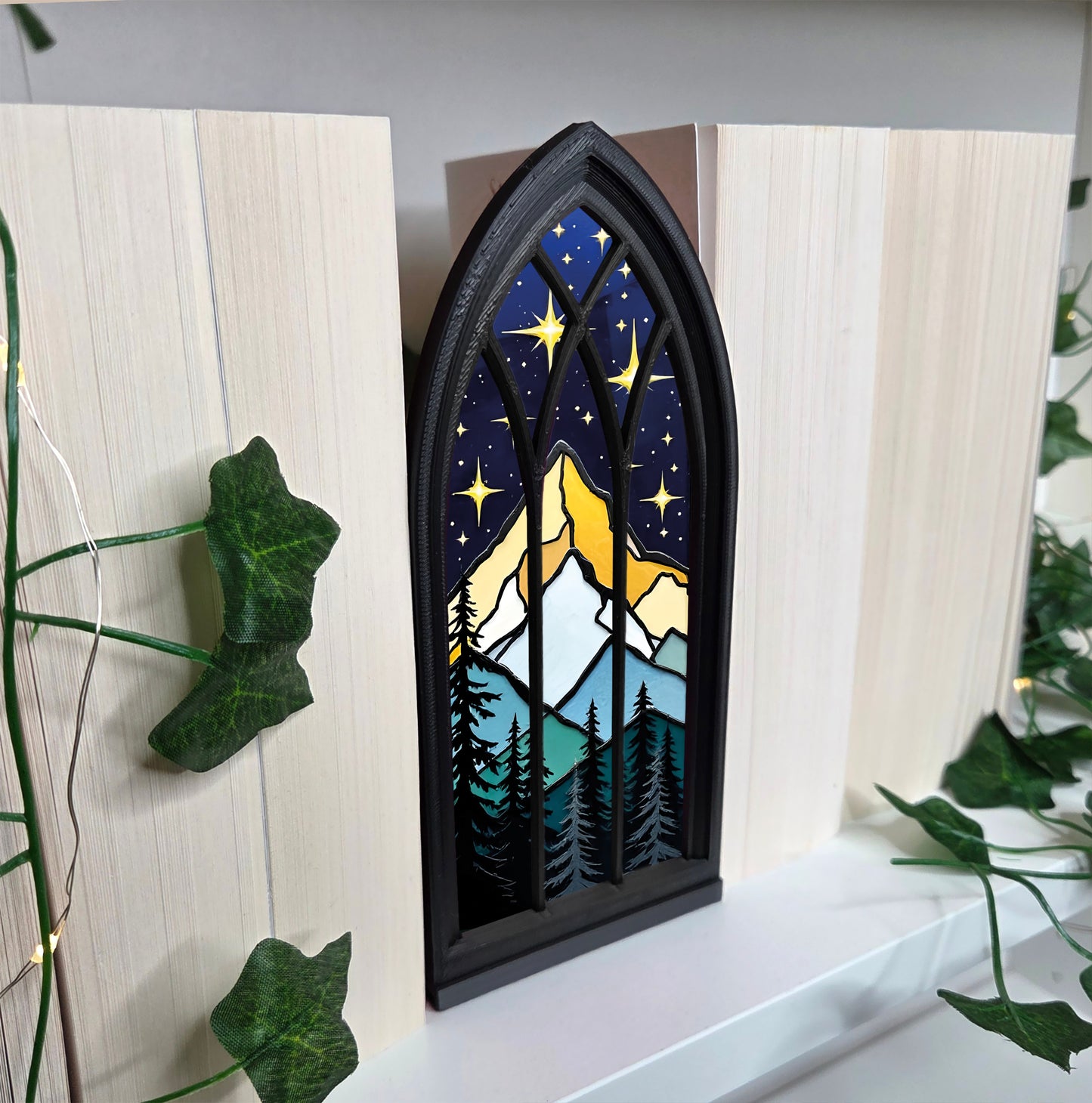 Berge und Sterne Leuchtfenster Booknook